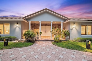 Exterior - Luxury Waterfront | Pool, Sauna, Playground & more (Fort Lauderdale)