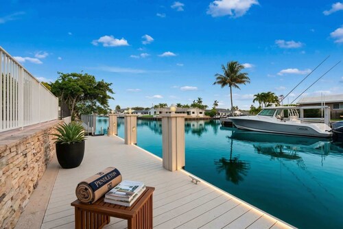 Luxury Waterfront | Pool, Sauna, Playground & more