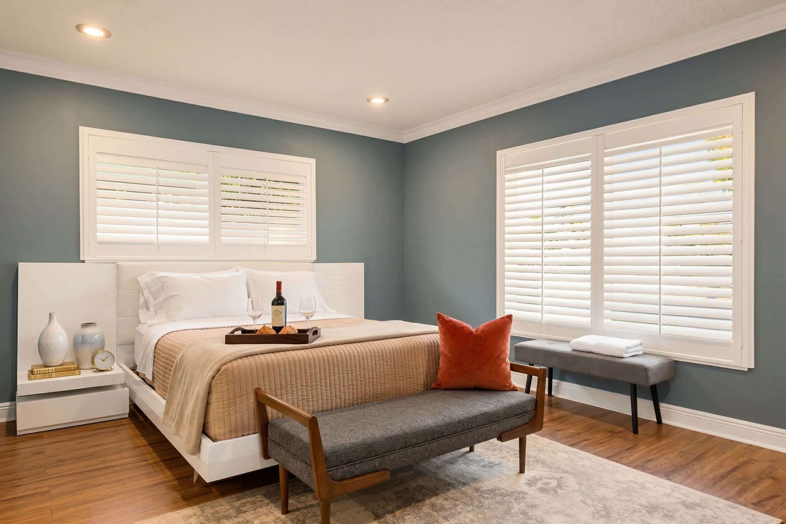 4 bedrooms, desk, iron/ironing board, free WiFi