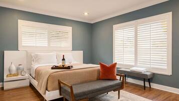 4 bedrooms, desk, iron/ironing board, free WiFi