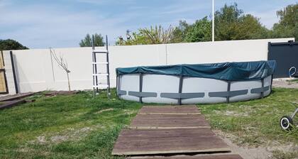 Chill and relax home Charming house with swimming pool for children and adults