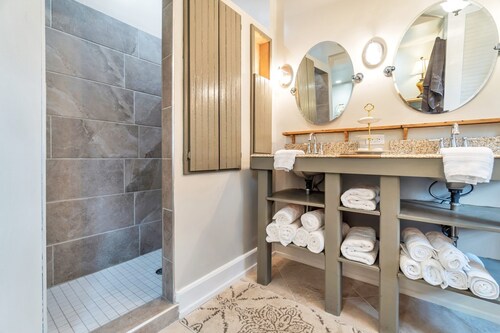 Mill House Cottage in rural setting, come visit!