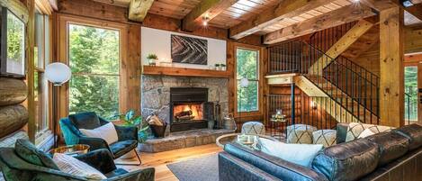 Fernseher, Kamin, Arbeitsbereiche