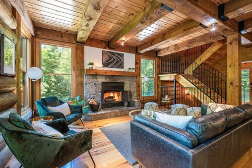 Signature Chalet | Spa, Sauna & Fireplace at Eko59