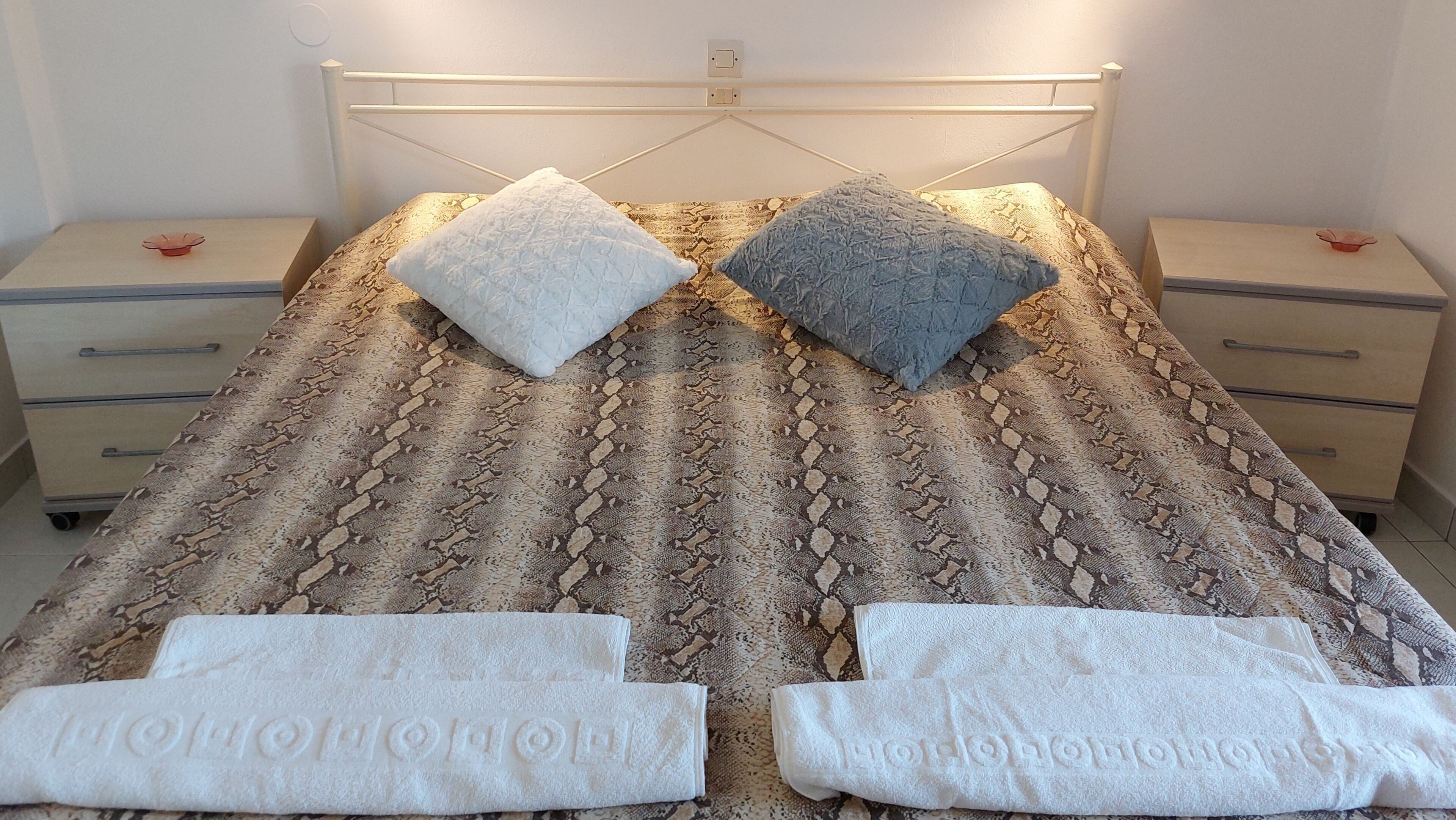 2 bedrooms, in-room safe, individually decorated, individually furnished