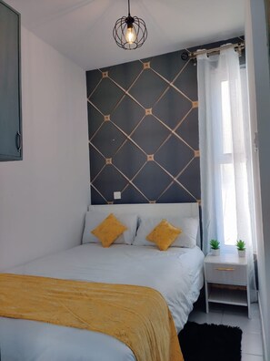 1 chambre, fer et planche à repasser, Wi-Fi gratuit, draps fournis