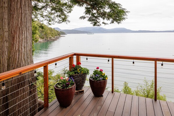 Property grounds - Looking for the quintessential Island setting? You will find it in Cedars by the (Lopez Island)