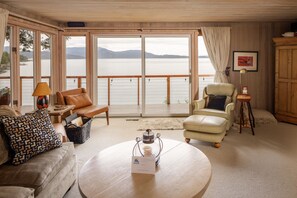 TV, fireplace - Looking for the quintessential Island setting? You will find it in Cedars by the (Lopez Island)
