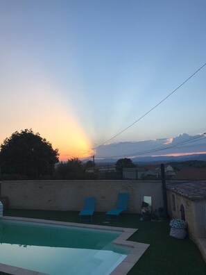 Outdoor pool - Quiet villa with pool (Corneilhan)