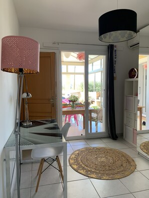 Interior - Quiet villa with pool (Corneilhan)