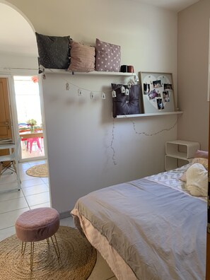 4 bedrooms, free WiFi, bed sheets, wheelchair access