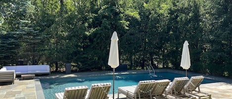 Alberca al aire libre y alberca climatizada