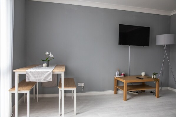 House | Living room | 30-inch TV with digital channels