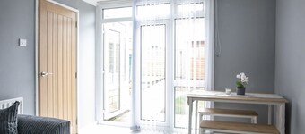 Beautiful Modern & Contemporary Home Close to City