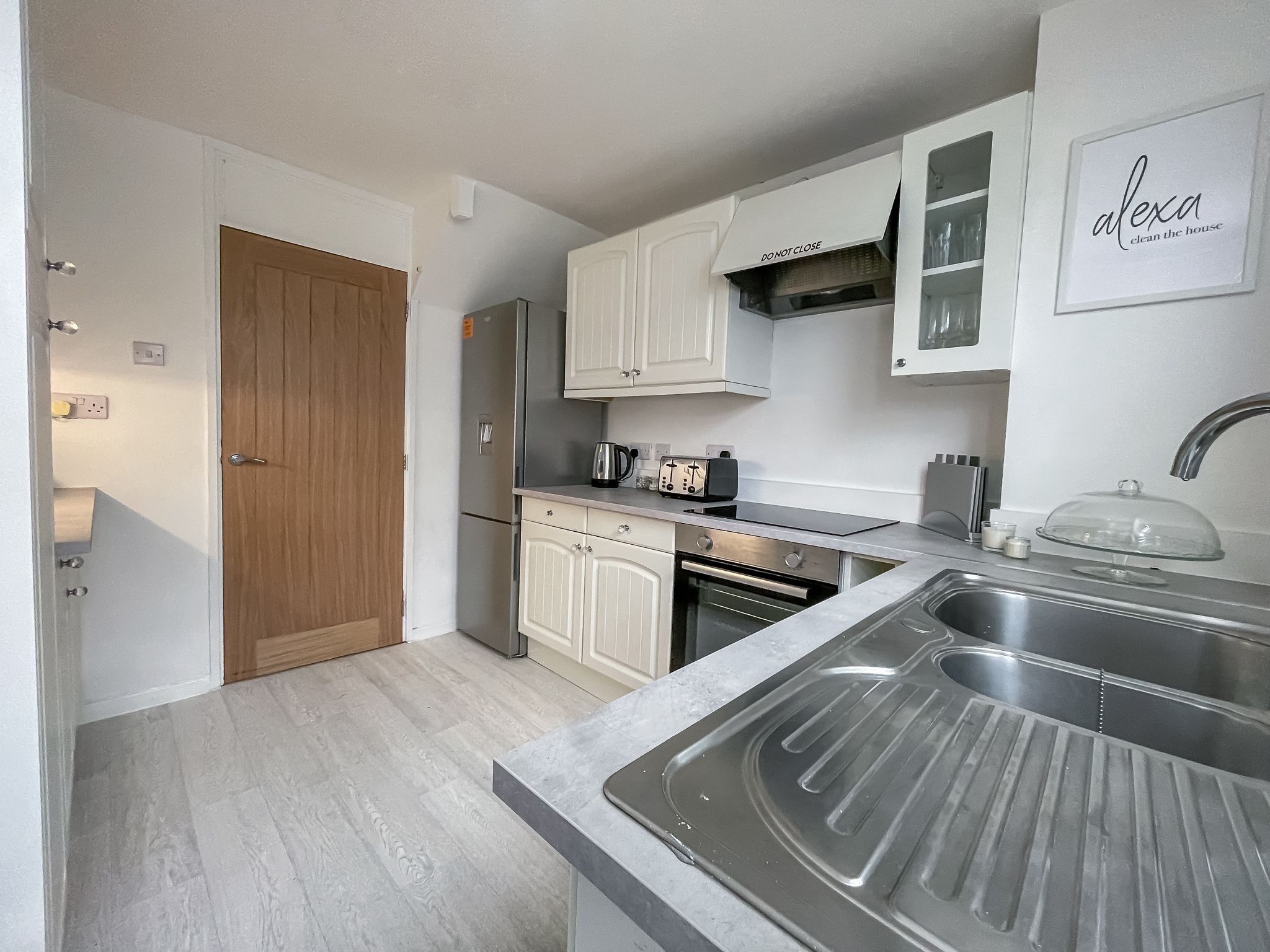 House | Private kitchen | Fridge, microwave, oven, stovetop