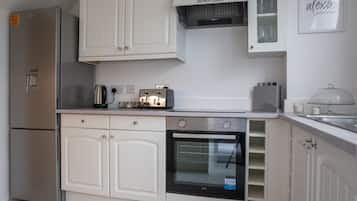 House | Private kitchen | Fridge, microwave, oven, stovetop