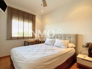 1 chambre, fer et planche à repasser