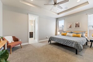 3 Schlafzimmer, Schreibtisch, Bügeleisen/Bügelbrett, Reisekinderbett