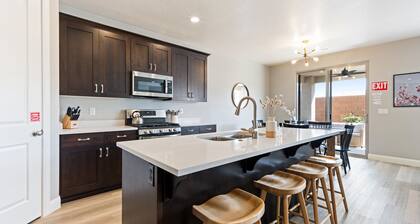 Sienna Sunrise - Private Hot Tub!