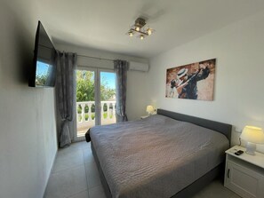 3 bedrooms, iron/ironing board, WiFi