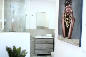 Hair dryer, towels - H Doble Roomsole - One Bedroom Hotel, Sleeps 2 (Sevilla)