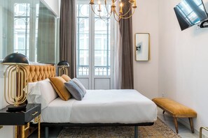 1 slaapkamer, een strijkplank/strijkijzer, beddengoed