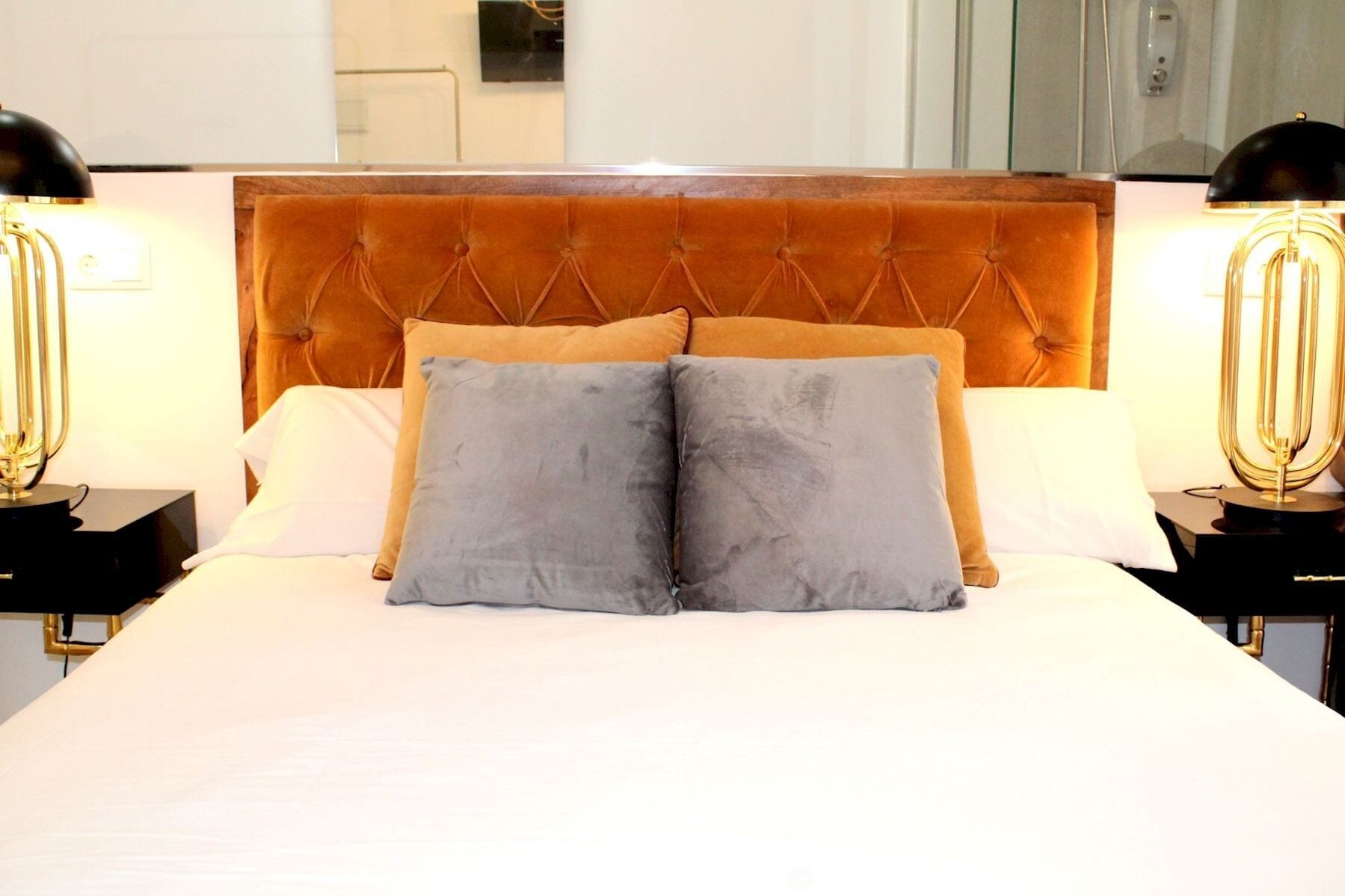 1 soverom, strykejern/-brett og sengetøy