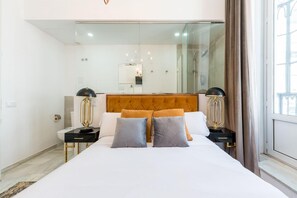 1 slaapkamer, een strijkplank/strijkijzer, beddengoed