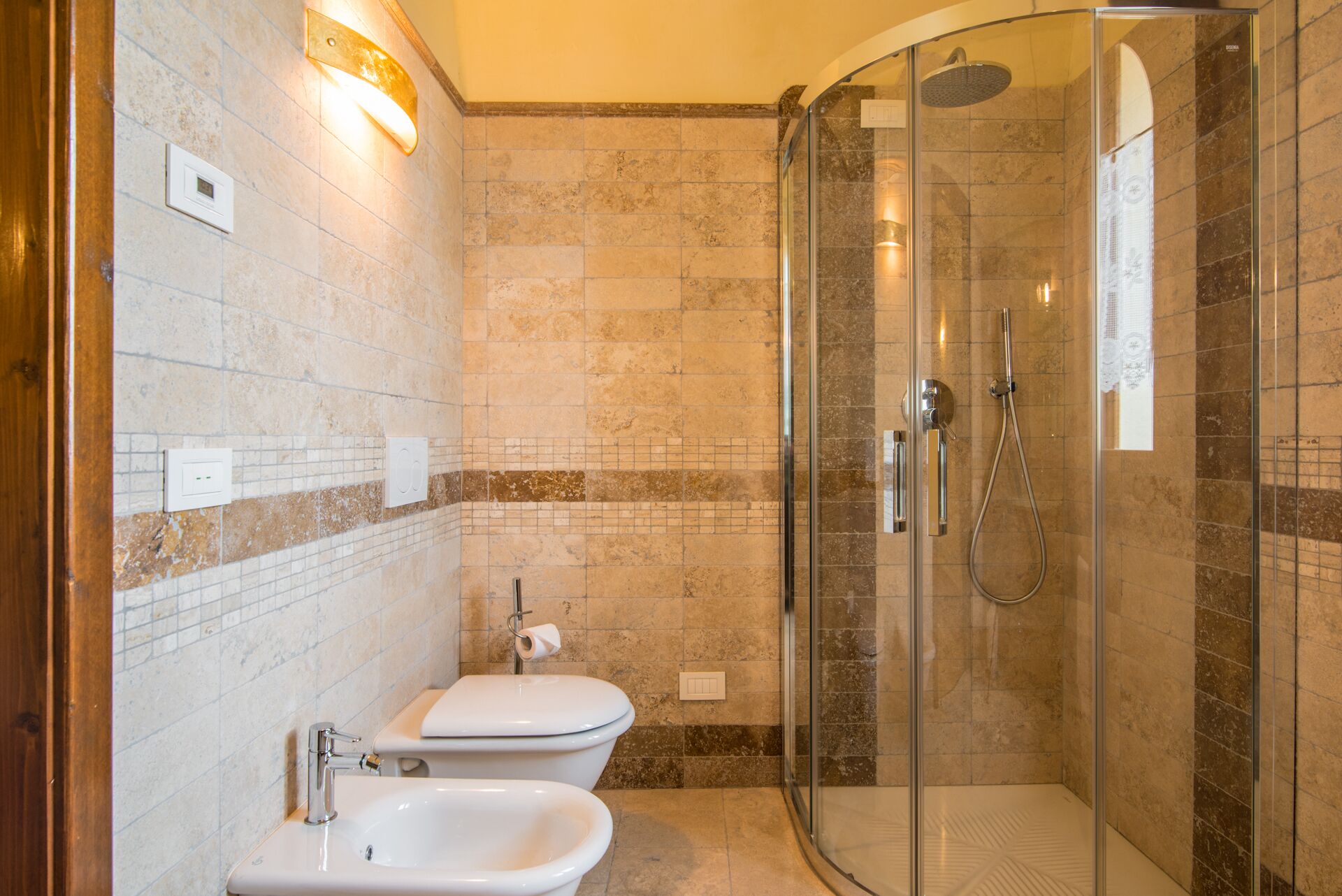 Doccia, asciugacapelli, bidet, asciugamani