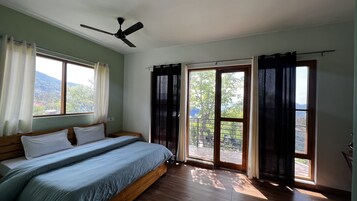 Escritorio, espacio para trabajar con un portátil, wifi gratis