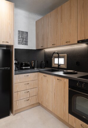 Frigorifero, forno, piano cottura, macchina per tè/caffè