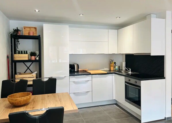 Kühlschrank, Herdplatte, Geschirrspüler