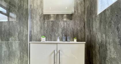 Worksop Newly Refurbished 3-bedroom House