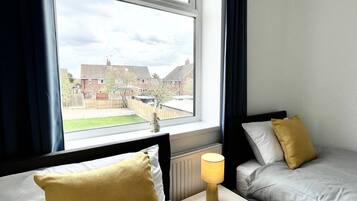 House | 3 bedrooms, iron/ironing board, free WiFi, bed sheets