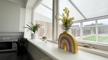 House | 3 bedrooms, iron/ironing board, free WiFi, bed sheets