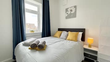 House | 3 bedrooms, iron/ironing board, free WiFi, bed sheets