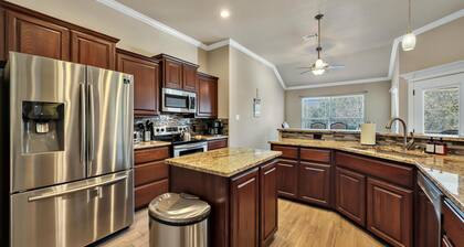 Lake Access - Private Pool - 2 Acres Retreat