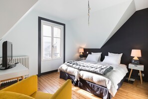 5 bedrooms, iron/ironing board, free WiFi, bed sheets