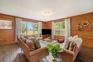 Fernseher, Videospiele, DVD-Player, Bücher