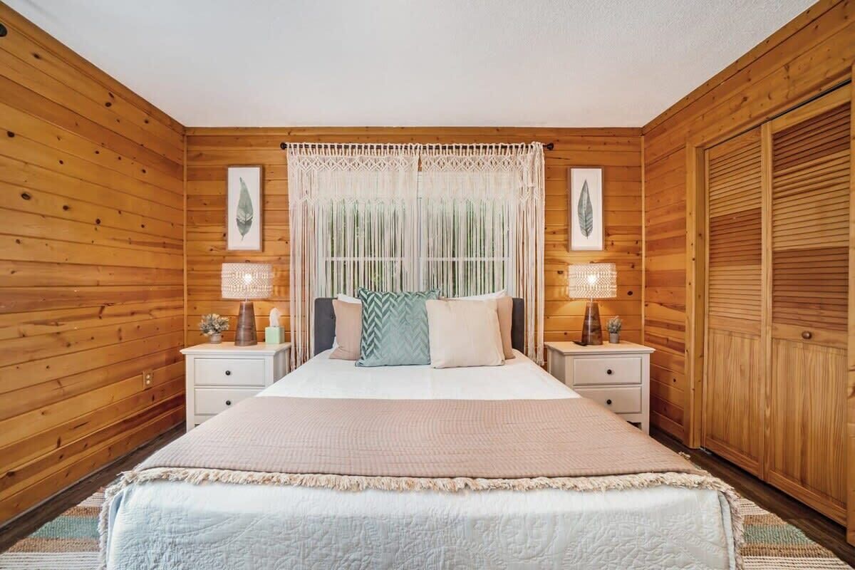 3 bedrooms, iron/ironing board, travel crib, WiFi