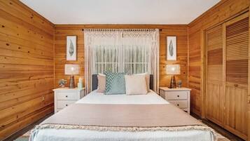3 bedrooms, iron/ironing board, travel crib, WiFi