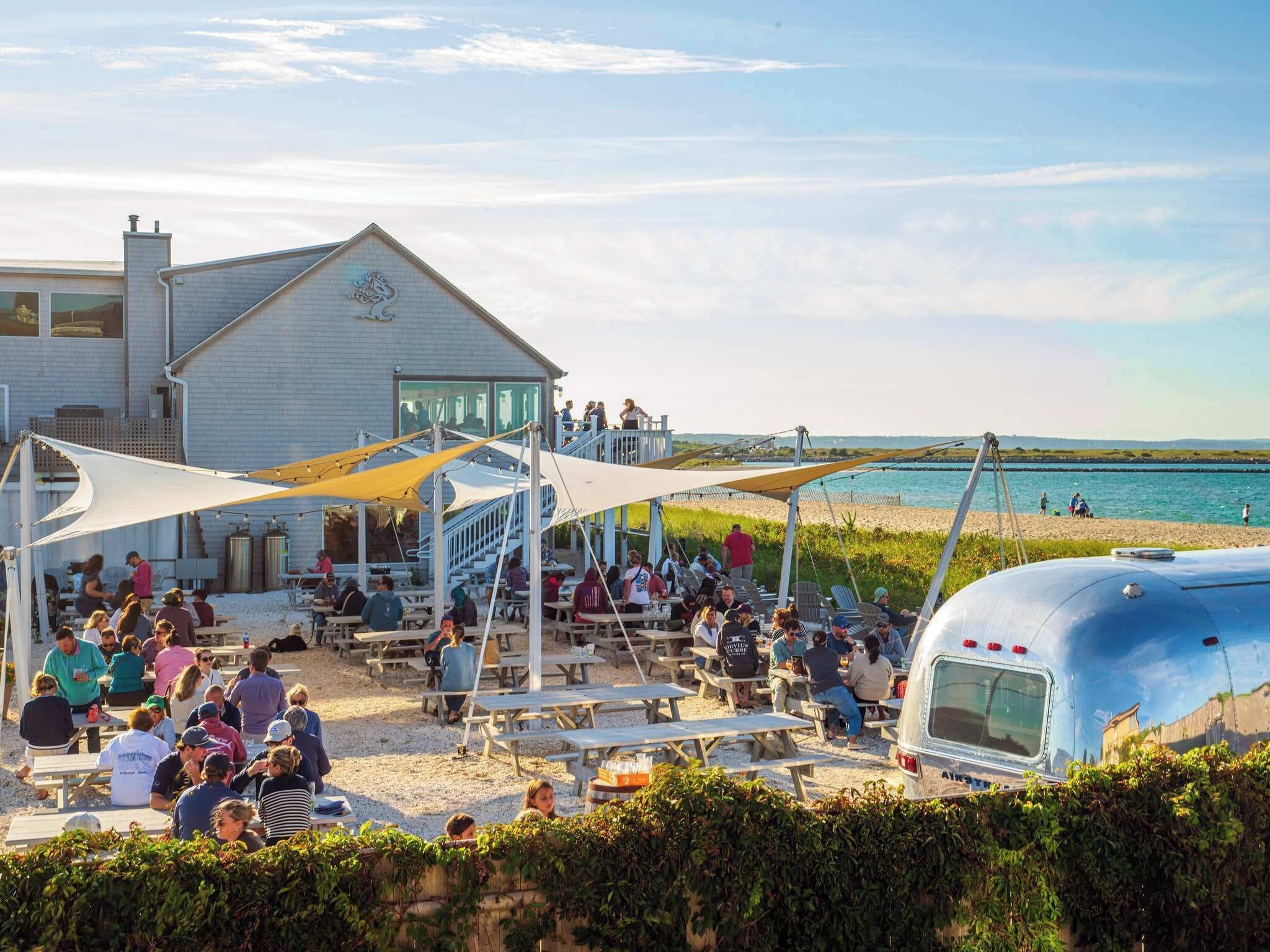 屋外ダイニングエリア