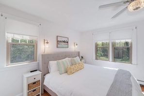 4 bedrooms, travel cot, WiFi, bed sheets