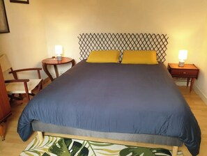 2 bedrooms, desk, travel cot, free WiFi
