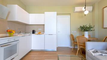 Refrigerador, horno, lavavajillas, cafetera/tetera