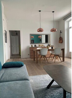 Télévision, chaîne hi-fi