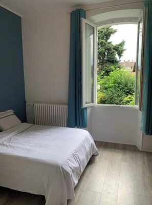 2 chambres, fer et planche à repasser, Wi-Fi gratuit, draps fournis
