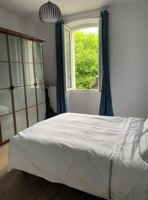 2 chambres, fer et planche à repasser, Wi-Fi gratuit, draps fournis