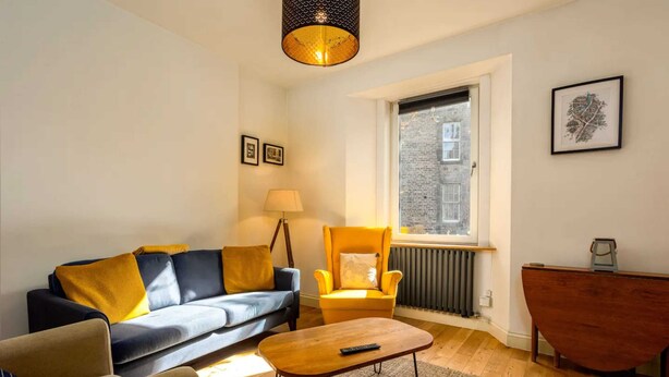 Living room - Jazzy 2 Bedroom Apartment in the Heart of Leith (Edinburgh)