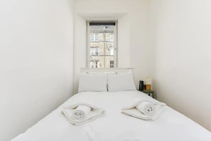 Appartamento Basic, 2 letti matrimoniali | 2 camere, ferro/asse da stiro, Wi-Fi gratuito, lenzuola